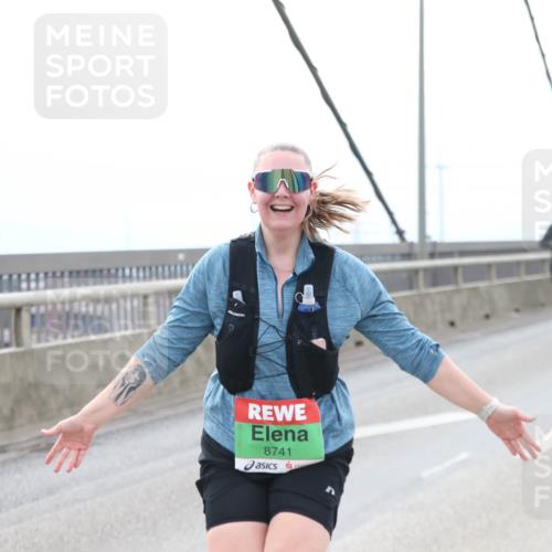 03.10.2025 - Köhlbrandbrückenlauf Jannik Wohlers http://msf.ph/oto/9157810 03.10.2025 16:09:23 Position 1 8741 meine-sportfotos.de