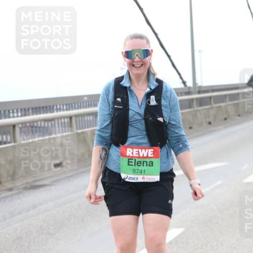 03.10.2025 - Köhlbrandbrückenlauf Jannik Wohlers http://msf.ph/oto/9157811 03.10.2025 16:09:23 Position 1 8741 meine-sportfotos.de