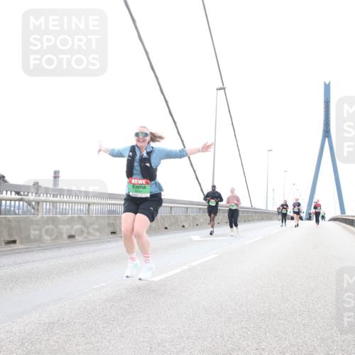 03.10.2025 - Köhlbrandbrückenlauf Jannik Wohlers http://msf.ph/oto/9157816 03.10.2025 16:09:26 Position 1 8741, 415 meine-sportfotos.de