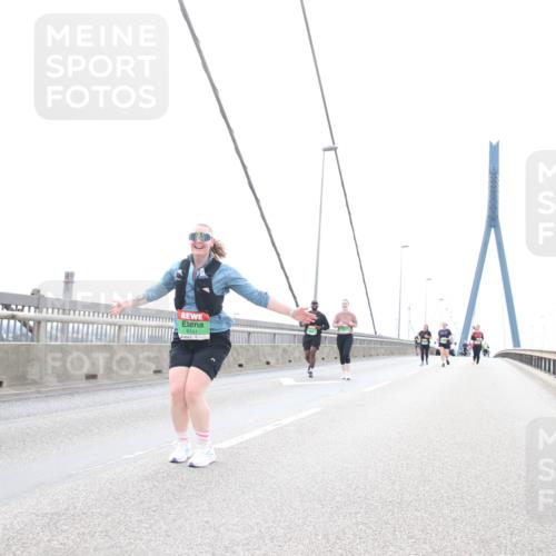 03.10.2025 - Köhlbrandbrückenlauf Jannik Wohlers http://msf.ph/oto/9157817 03.10.2025 16:09:26 Position 1 8741 meine-sportfotos.de