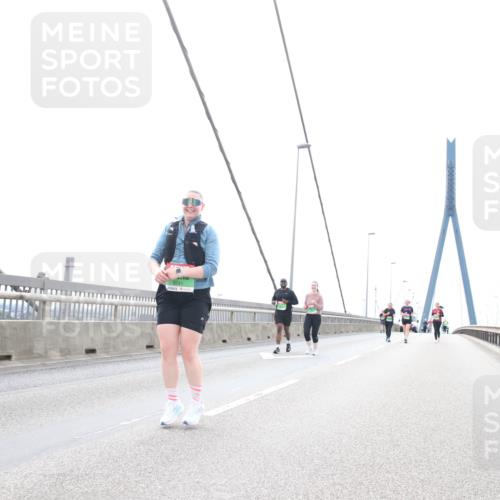 03.10.2025 - Köhlbrandbrückenlauf Jannik Wohlers http://msf.ph/oto/9157820 03.10.2025 16:09:26 Position 1 8741, 115 meine-sportfotos.de