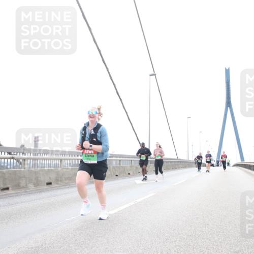 03.10.2025 - Köhlbrandbrückenlauf Jannik Wohlers http://msf.ph/oto/9157822 03.10.2025 16:09:26 Position 1 8741 meine-sportfotos.de