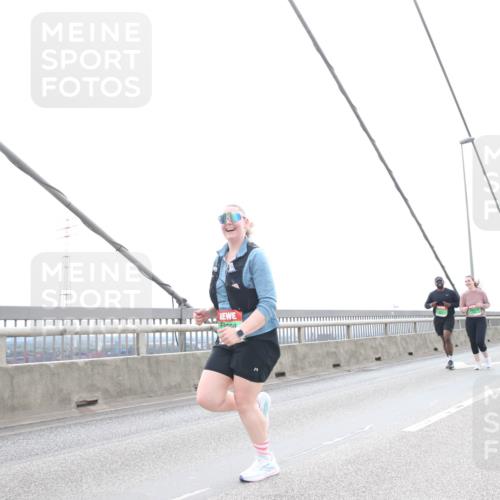 03.10.2025 - Köhlbrandbrückenlauf Jannik Wohlers http://msf.ph/oto/9157828 03.10.2025 16:09:27 Position 1  meine-sportfotos.de