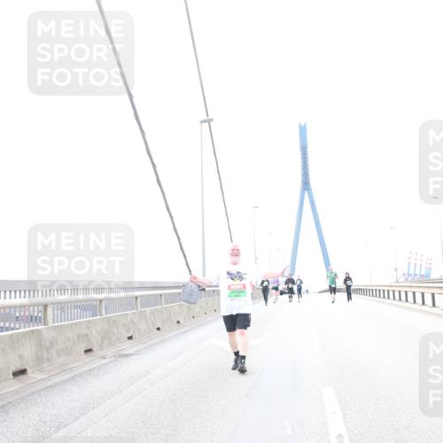 03.10.2025 - Köhlbrandbrückenlauf Jannik Wohlers http://msf.ph/oto/9157831 03.10.2025 16:10:09 Position 1  meine-sportfotos.de