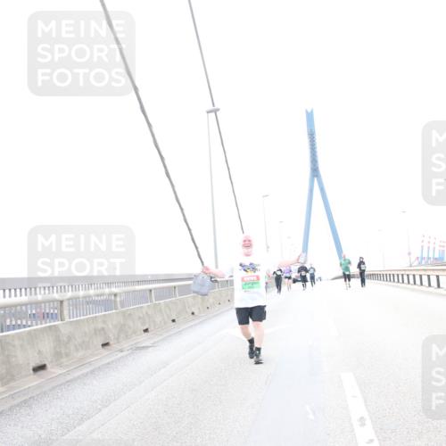 03.10.2025 - Köhlbrandbrückenlauf Jannik Wohlers http://msf.ph/oto/9157832 03.10.2025 16:10:09 Position 1  meine-sportfotos.de