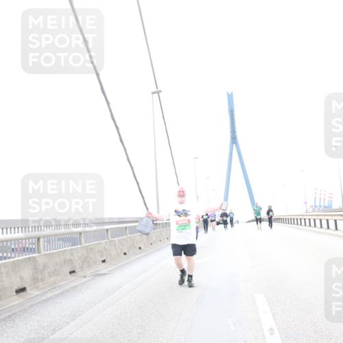 03.10.2025 - Köhlbrandbrückenlauf Jannik Wohlers http://msf.ph/oto/9157833 03.10.2025 16:10:09 Position 1  meine-sportfotos.de
