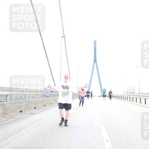 03.10.2025 - Köhlbrandbrückenlauf Jannik Wohlers http://msf.ph/oto/9157834 03.10.2025 16:10:10 Position 1  meine-sportfotos.de