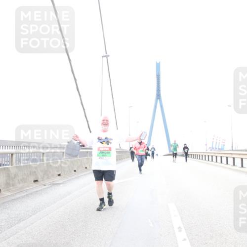 03.10.2025 - Köhlbrandbrückenlauf Jannik Wohlers http://msf.ph/oto/9157837 03.10.2025 16:10:10 Position 1 8538 meine-sportfotos.de
