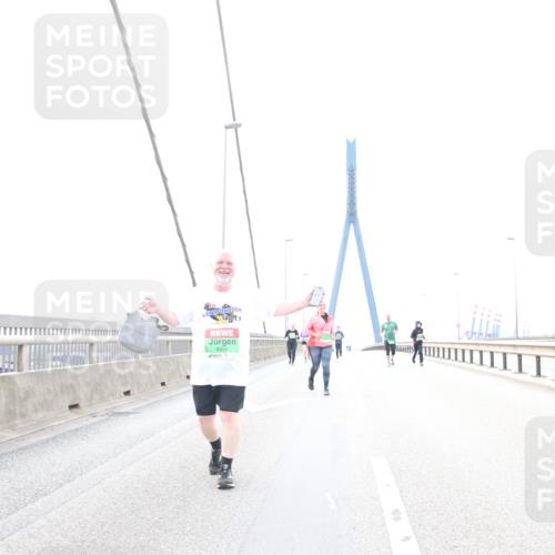 03.10.2025 - Köhlbrandbrückenlauf Jannik Wohlers http://msf.ph/oto/9157839 03.10.2025 16:10:10 Position 1 8538 meine-sportfotos.de