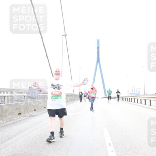 03.10.2025 - Köhlbrandbrückenlauf Jannik Wohlers http://msf.ph/oto/9157842 03.10.2025 16:10:11 Position 1 8538 meine-sportfotos.de