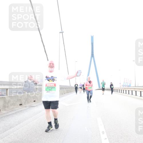 03.10.2025 - Köhlbrandbrückenlauf Jannik Wohlers http://msf.ph/oto/9157844 03.10.2025 16:10:11 Position 1 8538 meine-sportfotos.de