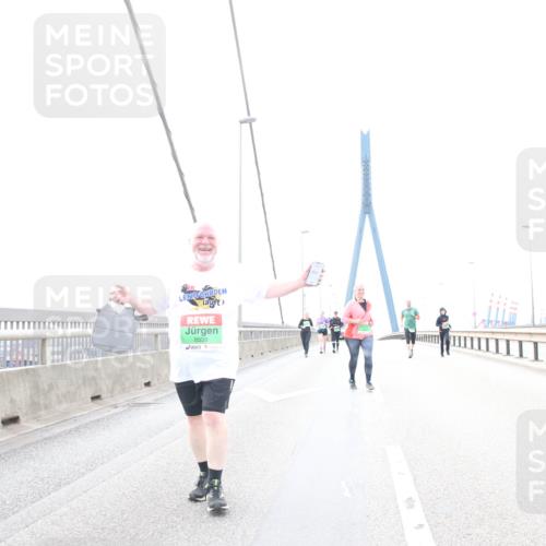 03.10.2025 - Köhlbrandbrückenlauf Jannik Wohlers http://msf.ph/oto/9157845 03.10.2025 16:10:11 Position 1 8538 meine-sportfotos.de
