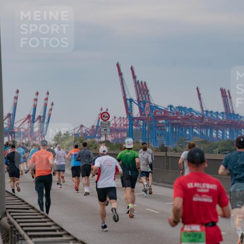 03.10.2025 - Köhlbrandbrückenlauf Michael Burmester http://msf.ph/oto/9159061 03.10.2025 15:12:56 Position 3 12, 5, 1, 12, 5, 1 meine-sportfotos.de