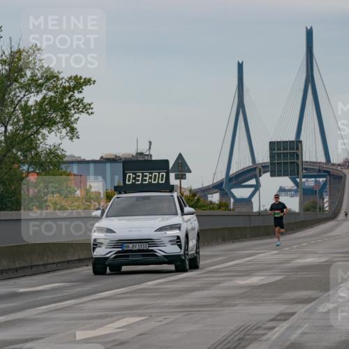 03.10.2025 - Köhlbrandbrückenlauf Michael Burmester http://msf.ph/oto/9159068 03.10.2025 15:33:55 Position 3 0, 33, 00, 193 meine-sportfotos.de