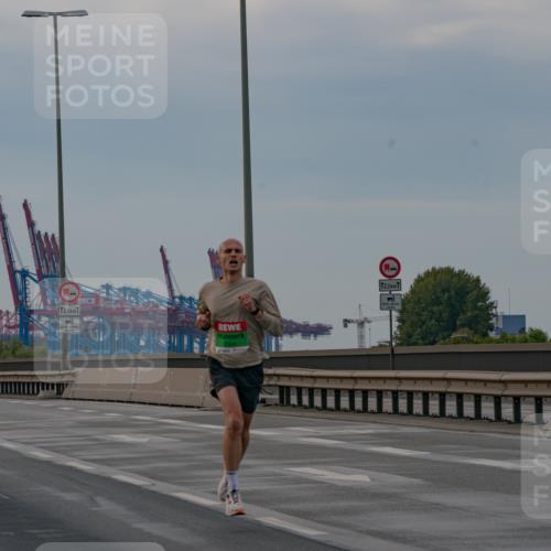 03.10.2025 - Köhlbrandbrückenlauf Michael Burmester http://msf.ph/oto/9159075 03.10.2025 15:35:25 Position 3 12, 5, 2, 5 meine-sportfotos.de