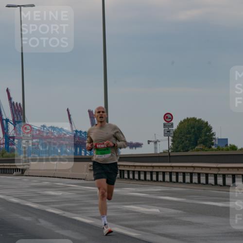 03.10.2025 - Köhlbrandbrückenlauf Michael Burmester http://msf.ph/oto/9159076 03.10.2025 15:35:25 Position 3 12, 5, 12, 5, 1 meine-sportfotos.de