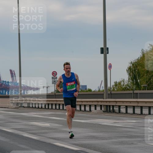 03.10.2025 - Köhlbrandbrückenlauf Michael Burmester http://msf.ph/oto/9159081 03.10.2025 15:35:57 Position 3 12, 5, 12, 5 meine-sportfotos.de