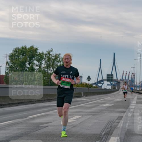 03.10.2025 - Köhlbrandbrückenlauf Michael Burmester http://msf.ph/oto/9159103 03.10.2025 15:37:09 Position 3 7015 meine-sportfotos.de