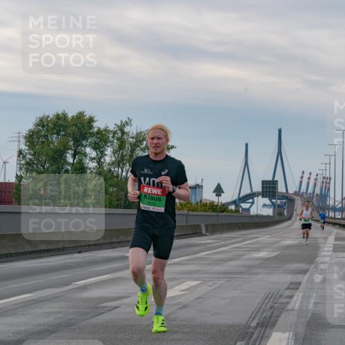03.10.2025 - Köhlbrandbrückenlauf Michael Burmester http://msf.ph/oto/9159104 03.10.2025 15:37:09 Position 3 7015 meine-sportfotos.de