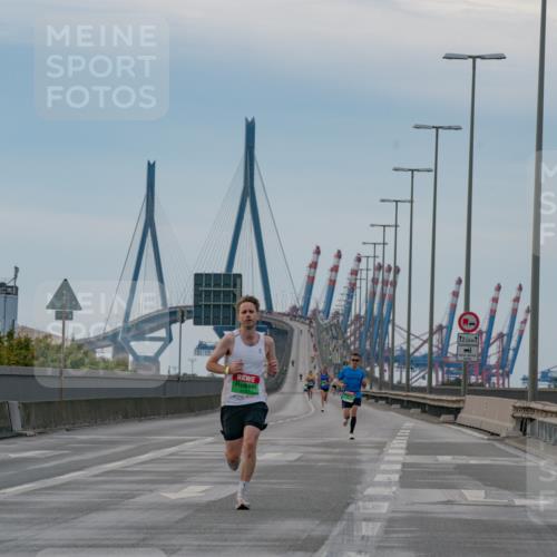 03.10.2025 - Köhlbrandbrückenlauf Michael Burmester http://msf.ph/oto/9159107 03.10.2025 15:37:14 Position 3 12, 5 meine-sportfotos.de