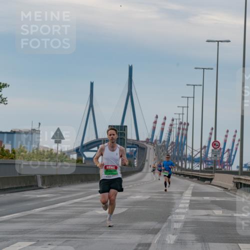03.10.2025 - Köhlbrandbrückenlauf Michael Burmester http://msf.ph/oto/9159109 03.10.2025 15:37:15 Position 3 12, 5 meine-sportfotos.de