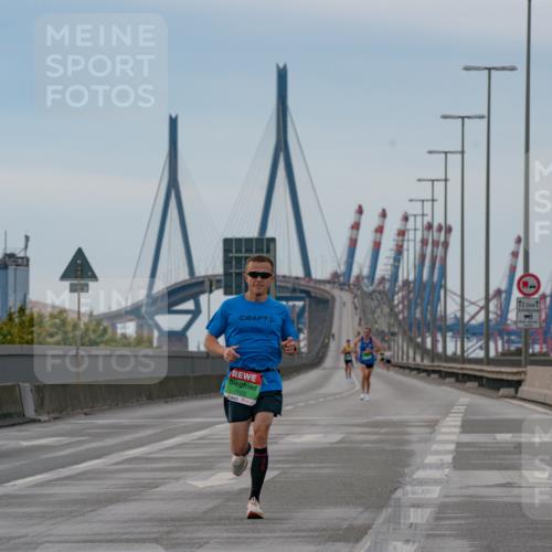 03.10.2025 - Köhlbrandbrückenlauf Michael Burmester http://msf.ph/oto/9159112 03.10.2025 15:37:25 Position 3 7022, 12, 5 meine-sportfotos.de