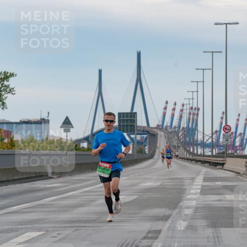 03.10.2025 - Köhlbrandbrückenlauf Michael Burmester http://msf.ph/oto/9159113 03.10.2025 15:37:26 Position 3 12, 5 meine-sportfotos.de