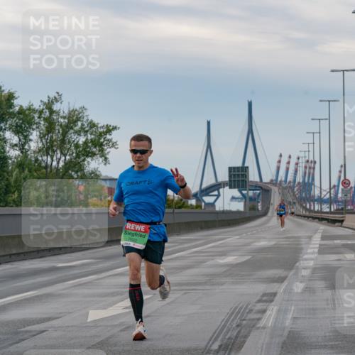 03.10.2025 - Köhlbrandbrückenlauf Michael Burmester http://msf.ph/oto/9159115 03.10.2025 15:37:28 Position 3 7022 meine-sportfotos.de