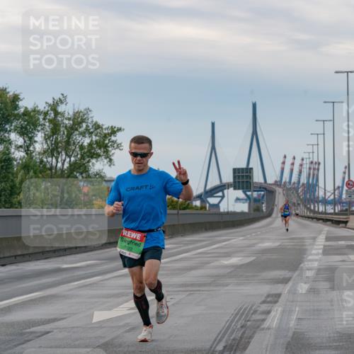 03.10.2025 - Köhlbrandbrückenlauf Michael Burmester http://msf.ph/oto/9159116 03.10.2025 15:37:28 Position 3 7022 meine-sportfotos.de