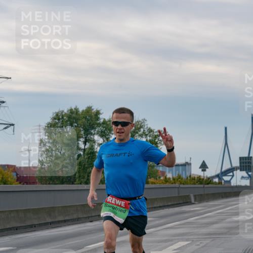 03.10.2025 - Köhlbrandbrückenlauf Michael Burmester http://msf.ph/oto/9159118 03.10.2025 15:37:29 Position 3 7022 meine-sportfotos.de