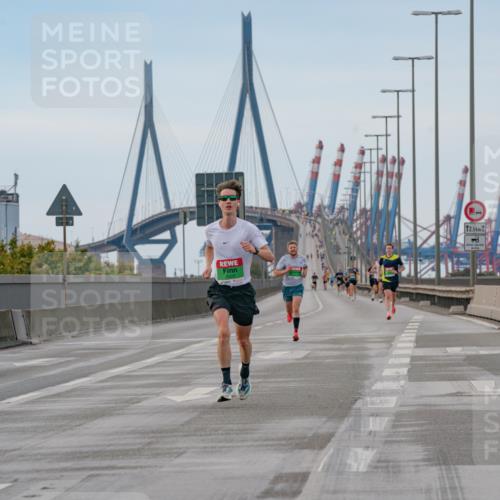 03.10.2025 - Köhlbrandbrückenlauf Michael Burmester http://msf.ph/oto/9159132 03.10.2025 15:38:32 Position 3 12, 5, 1 meine-sportfotos.de