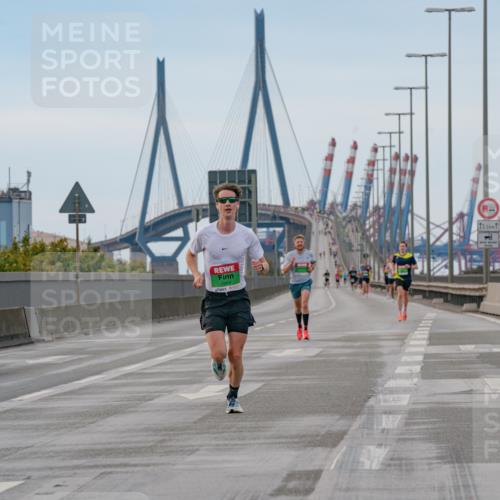 03.10.2025 - Köhlbrandbrückenlauf Michael Burmester http://msf.ph/oto/9159133 03.10.2025 15:38:33 Position 3 12, 5 meine-sportfotos.de