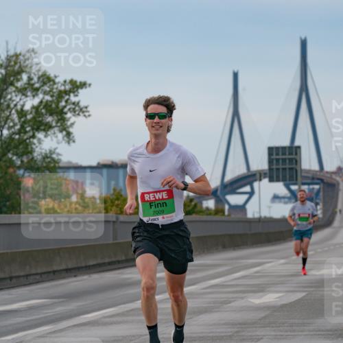 03.10.2025 - Köhlbrandbrückenlauf Michael Burmester http://msf.ph/oto/9159135 03.10.2025 15:38:36 Position 3 7009 meine-sportfotos.de