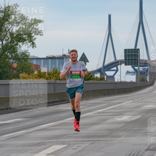 03.10.2025 - Köhlbrandbrückenlauf Michael Burmester http://msf.ph/oto/9159138 03.10.2025 15:38:43 Position 3 7011 meine-sportfotos.de