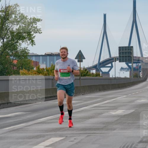 03.10.2025 - Köhlbrandbrückenlauf Michael Burmester http://msf.ph/oto/9159139 03.10.2025 15:38:43 Position 3  meine-sportfotos.de