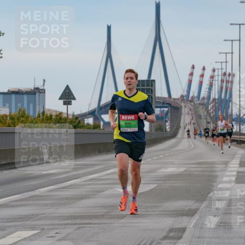 03.10.2025 - Köhlbrandbrückenlauf Michael Burmester http://msf.ph/oto/9159143 03.10.2025 15:38:49 Position 3 9662 meine-sportfotos.de