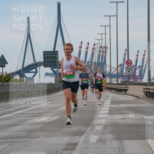 03.10.2025 - Köhlbrandbrückenlauf Michael Burmester http://msf.ph/oto/9159149 03.10.2025 15:39:06 Position 3 9617, 12, 5 meine-sportfotos.de