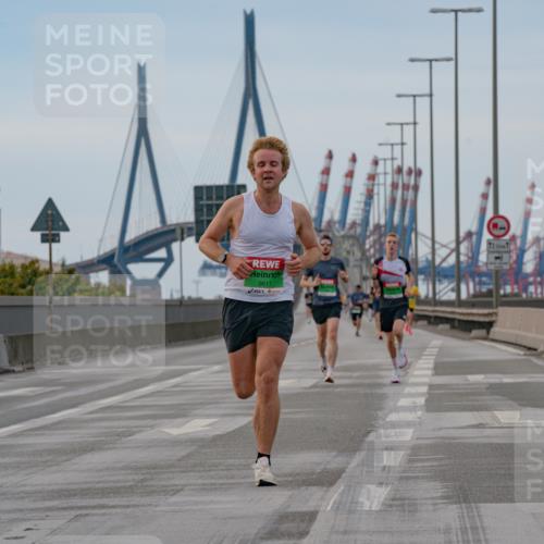 03.10.2025 - Köhlbrandbrückenlauf Michael Burmester http://msf.ph/oto/9159150 03.10.2025 15:39:07 Position 3 9617 meine-sportfotos.de