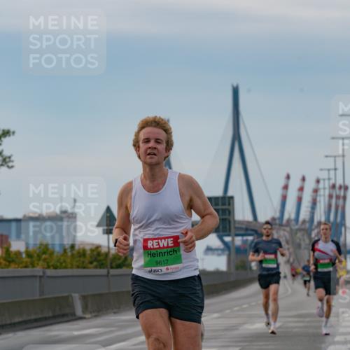 03.10.2025 - Köhlbrandbrückenlauf Michael Burmester http://msf.ph/oto/9159152 03.10.2025 15:39:09 Position 3 9617 meine-sportfotos.de
