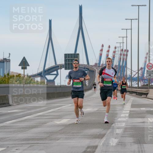 03.10.2025 - Köhlbrandbrückenlauf Michael Burmester http://msf.ph/oto/9159153 03.10.2025 15:39:12 Position 3 12, 5 meine-sportfotos.de