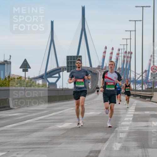 03.10.2025 - Köhlbrandbrückenlauf Michael Burmester http://msf.ph/oto/9159154 03.10.2025 15:39:12 Position 3 12, 5 meine-sportfotos.de