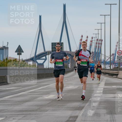 03.10.2025 - Köhlbrandbrückenlauf Michael Burmester http://msf.ph/oto/9159156 03.10.2025 15:39:13 Position 3 12, 5 meine-sportfotos.de