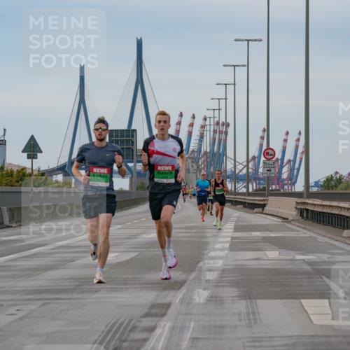 03.10.2025 - Köhlbrandbrückenlauf Michael Burmester http://msf.ph/oto/9159157 03.10.2025 15:39:14 Position 3 2, 5 meine-sportfotos.de
