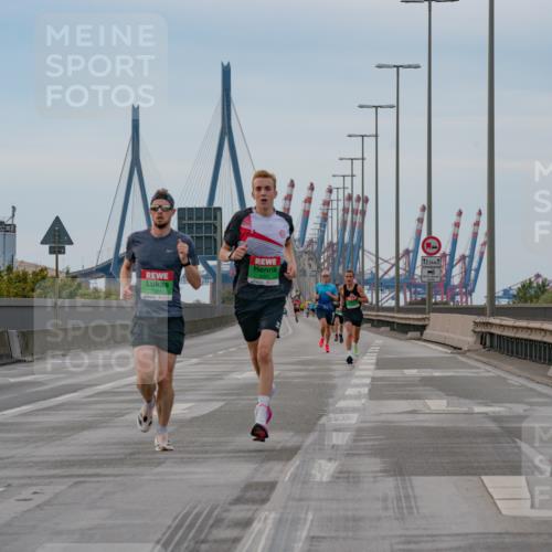 03.10.2025 - Köhlbrandbrückenlauf Michael Burmester http://msf.ph/oto/9159158 03.10.2025 15:39:14 Position 3 12, 5, 7021 meine-sportfotos.de