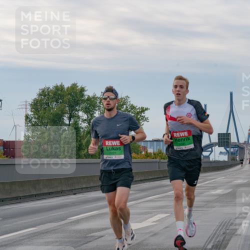 03.10.2025 - Köhlbrandbrückenlauf Michael Burmester http://msf.ph/oto/9159161 03.10.2025 15:39:18 Position 3 7021, 9041 meine-sportfotos.de