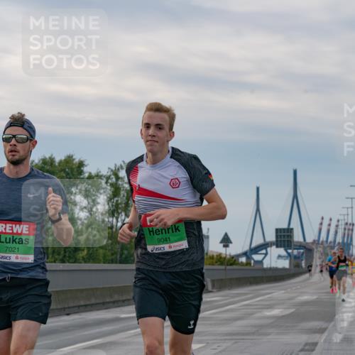 03.10.2025 - Köhlbrandbrückenlauf Michael Burmester http://msf.ph/oto/9159162 03.10.2025 15:39:19 Position 3 7021, 9041 meine-sportfotos.de
