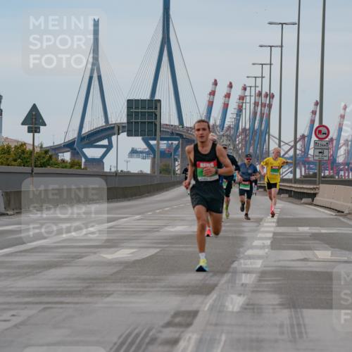 03.10.2025 - Köhlbrandbrückenlauf Michael Burmester http://msf.ph/oto/9159163 03.10.2025 15:39:23 Position 3 12, 5 meine-sportfotos.de