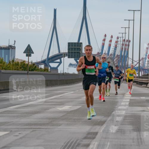 03.10.2025 - Köhlbrandbrückenlauf Michael Burmester http://msf.ph/oto/9159165 03.10.2025 15:39:24 Position 3 12, 5, 8 meine-sportfotos.de