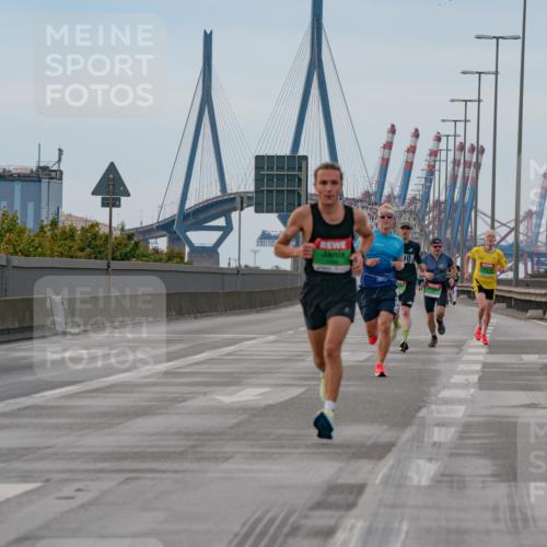 03.10.2025 - Köhlbrandbrückenlauf Michael Burmester http://msf.ph/oto/9159166 03.10.2025 15:39:24 Position 3 12, 5 meine-sportfotos.de