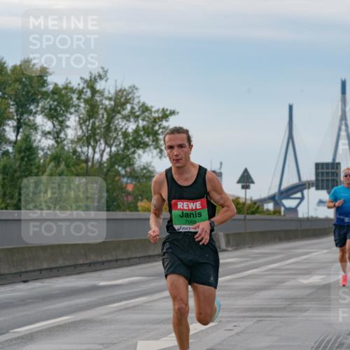03.10.2025 - Köhlbrandbrückenlauf Michael Burmester http://msf.ph/oto/9159167 03.10.2025 15:39:27 Position 3 7066 meine-sportfotos.de